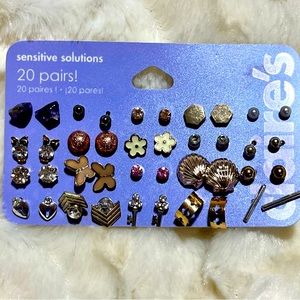 Set 20 pair of Claire’s earrings New